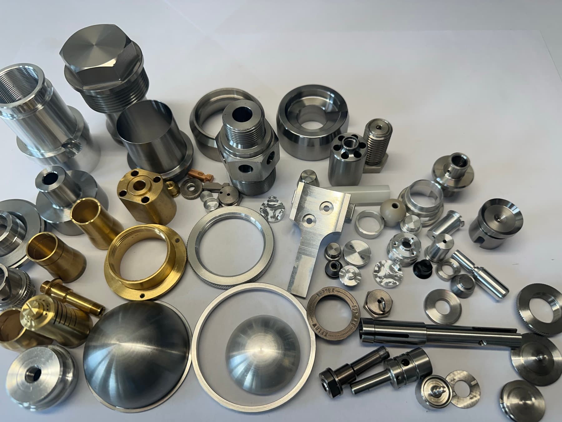 Præcisionsemner i stål, rustfrit, aluminium og messing fra NB Metal